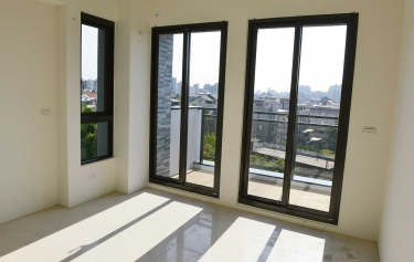 高雄市鳥松區 - 2拉落地窗