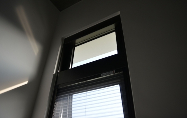 高雄市前鎮區透天別墅-上固定下活動推射窗