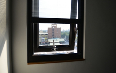 高雄市前鎮區透天別墅-百葉推射窗