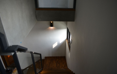 高雄市前鎮區透天別墅-樓梯採光佳