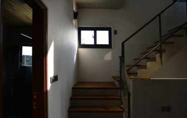 高雄市前鎮區透天別墅-樓梯採光佳