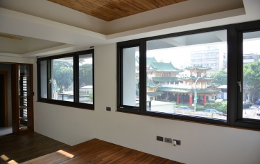 高雄市前鎮區透天別墅-大面積固定窗增加視野