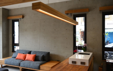 高雄市前鎮區透天別墅-小推射窗增加客廳採光