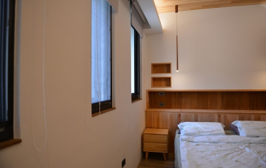 高雄市前鎮區透天別墅-推射+窗簾增加隱密性