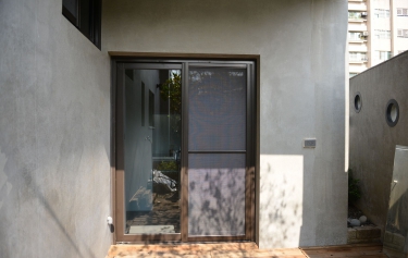 高雄市前鎮區透天別墅-陽台落地橫拉窗