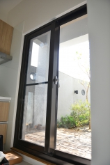 高雄市前鎮區透天別墅-橫拉落地窗