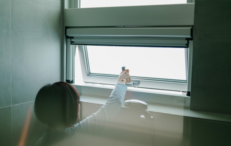 全天候浴室推開窗與捲軸