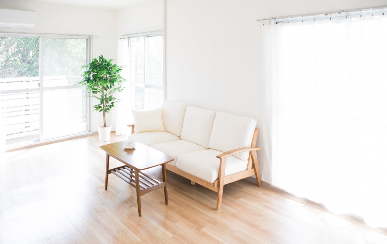 確認窗框的垂直度與水平度