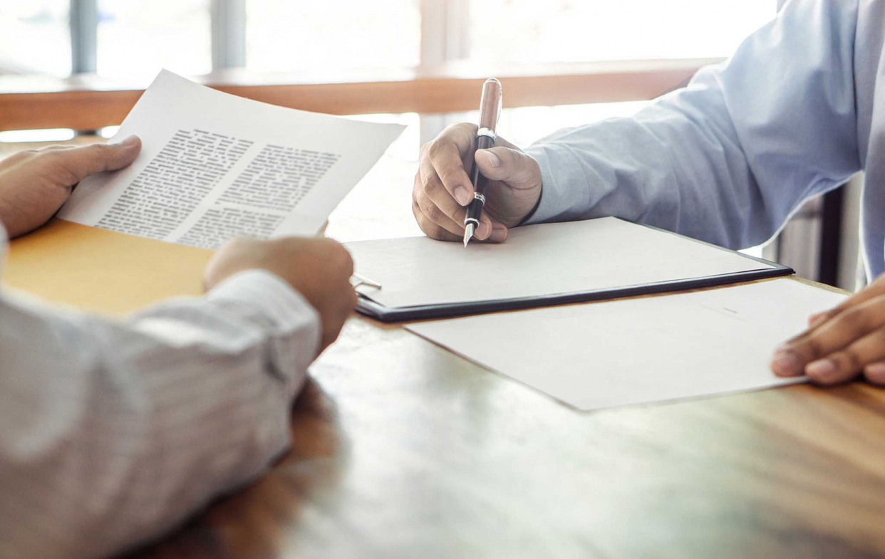 在房屋建設前，即可先規劃室內預防炎熱的方式，以節省不必要的電費耗用。