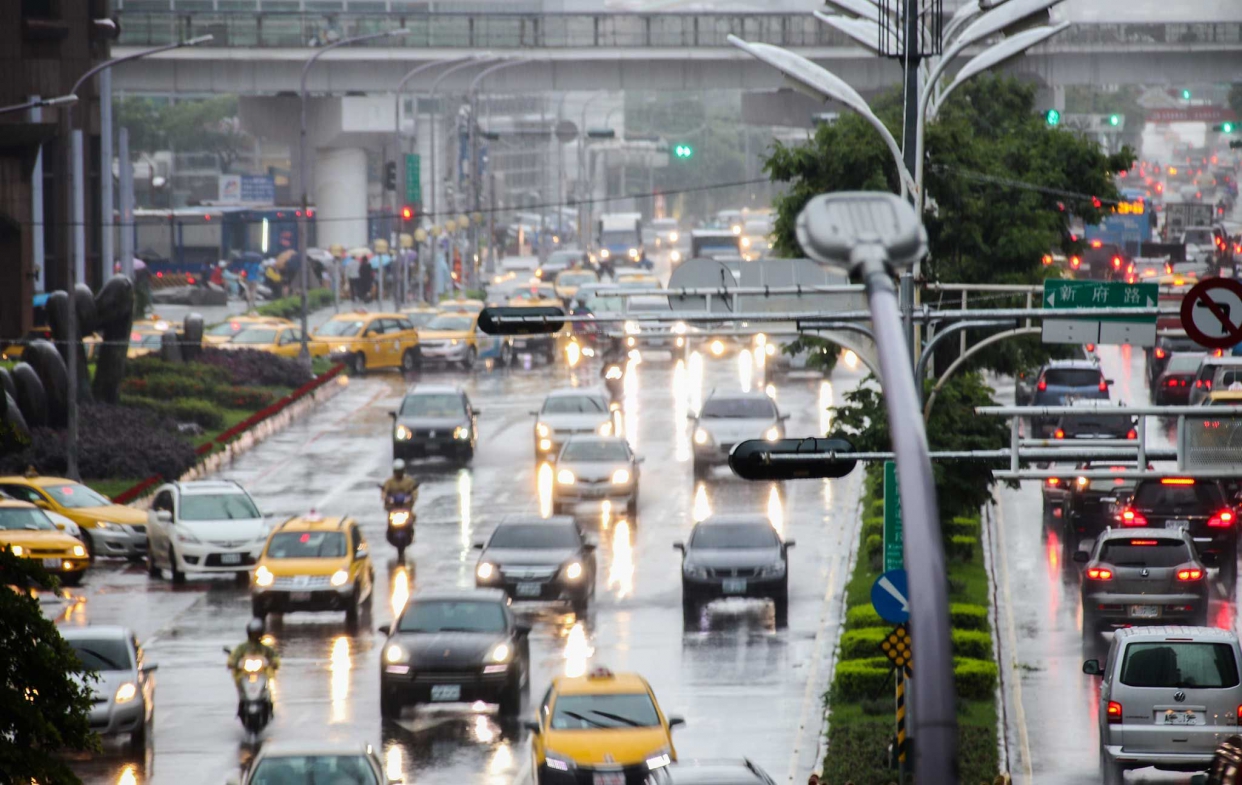 高性能防音綠建材，是透過隔音、吸音及防振三種手法來達成防音的效果。