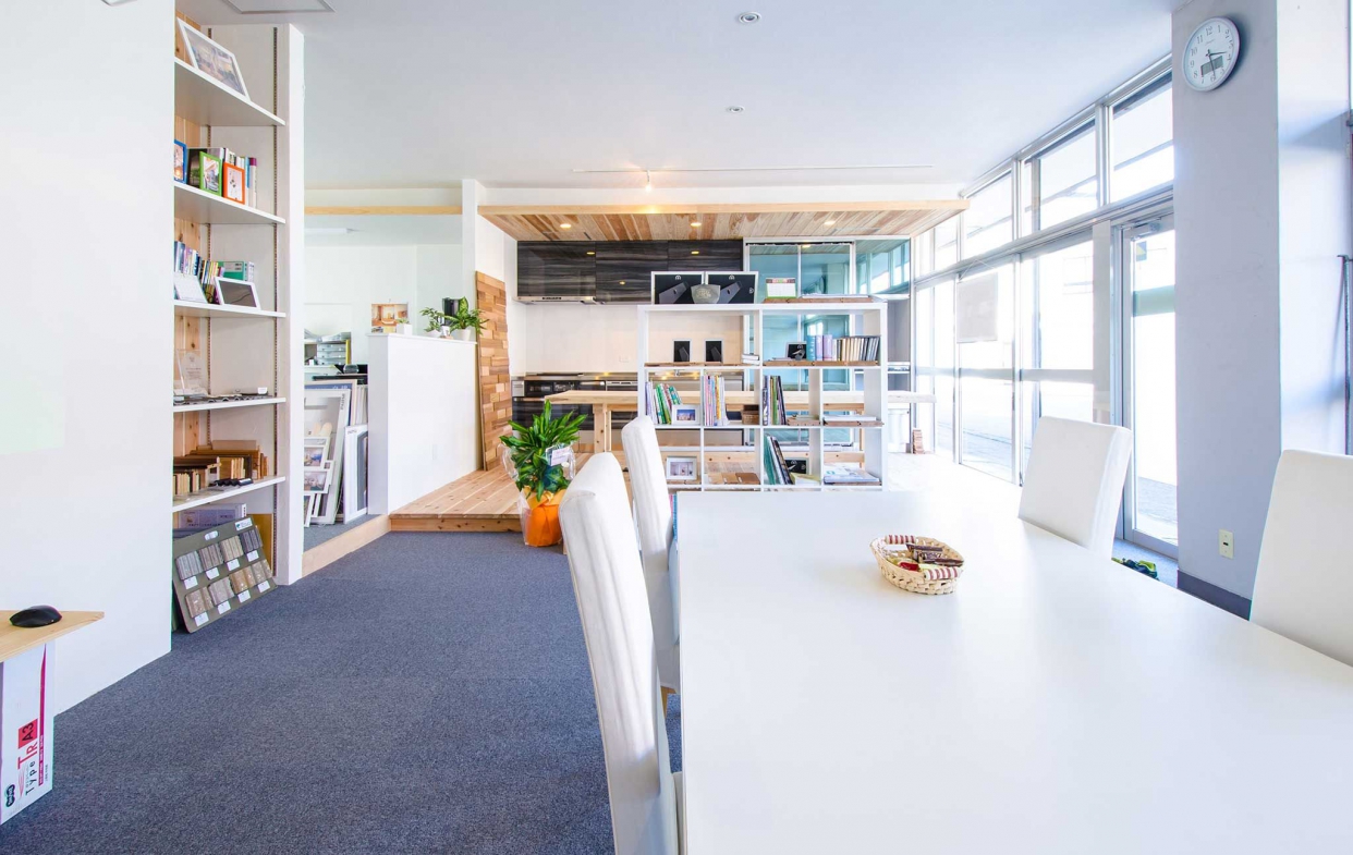 色彩鮮明的客廳