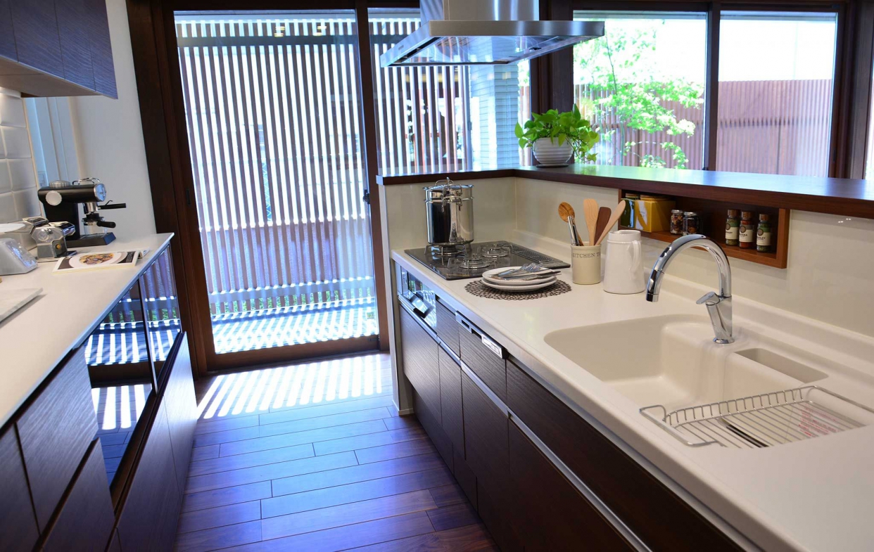 廚房翻修設計：增加綠色植物-1