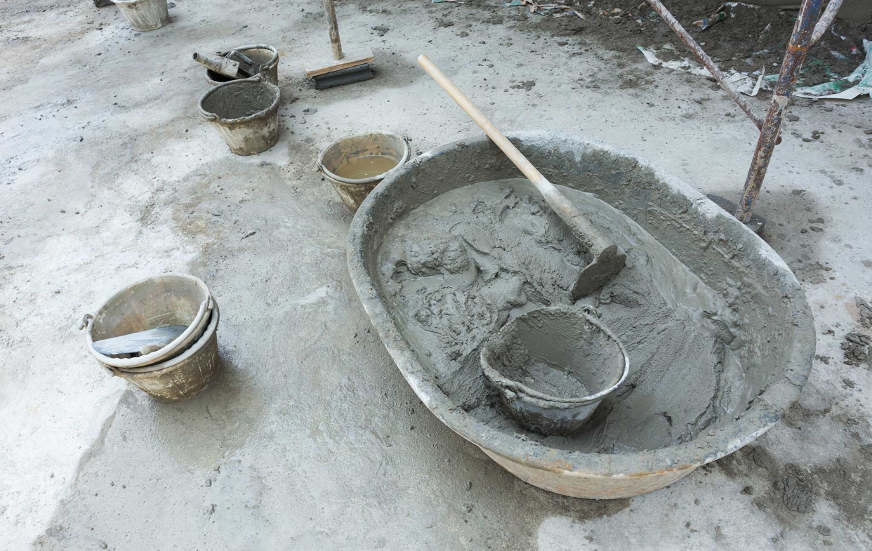 地板潮濕:鋪設防水層-拌水泥漿