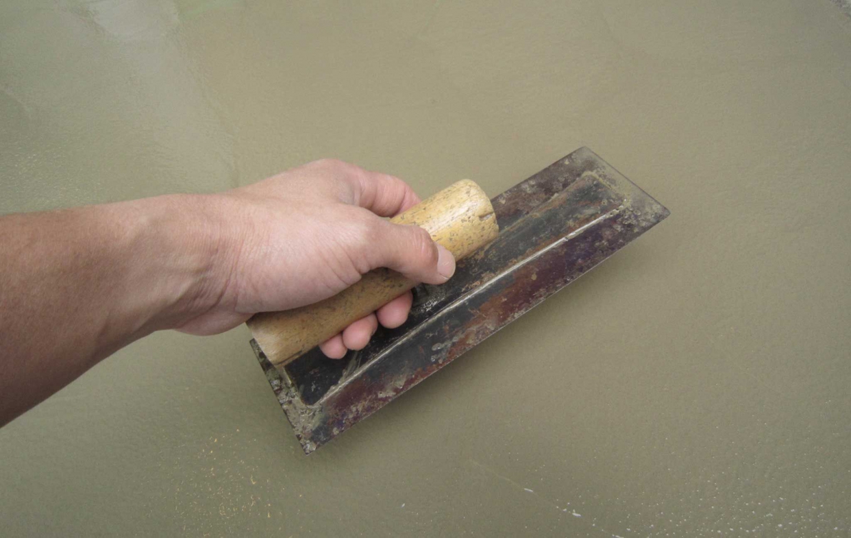 地板潮濕:鋪設防水層-水泥抹平