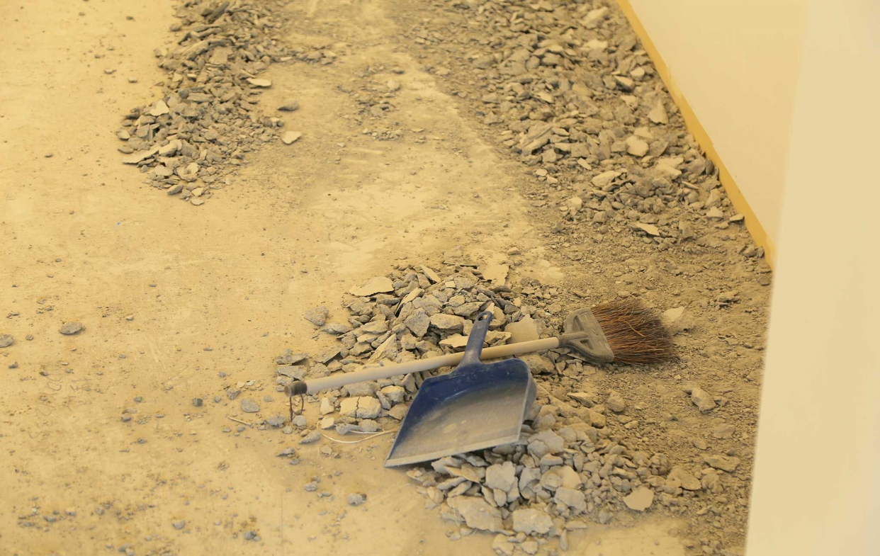 地板潮濕:鋪設防水層-水泥重填