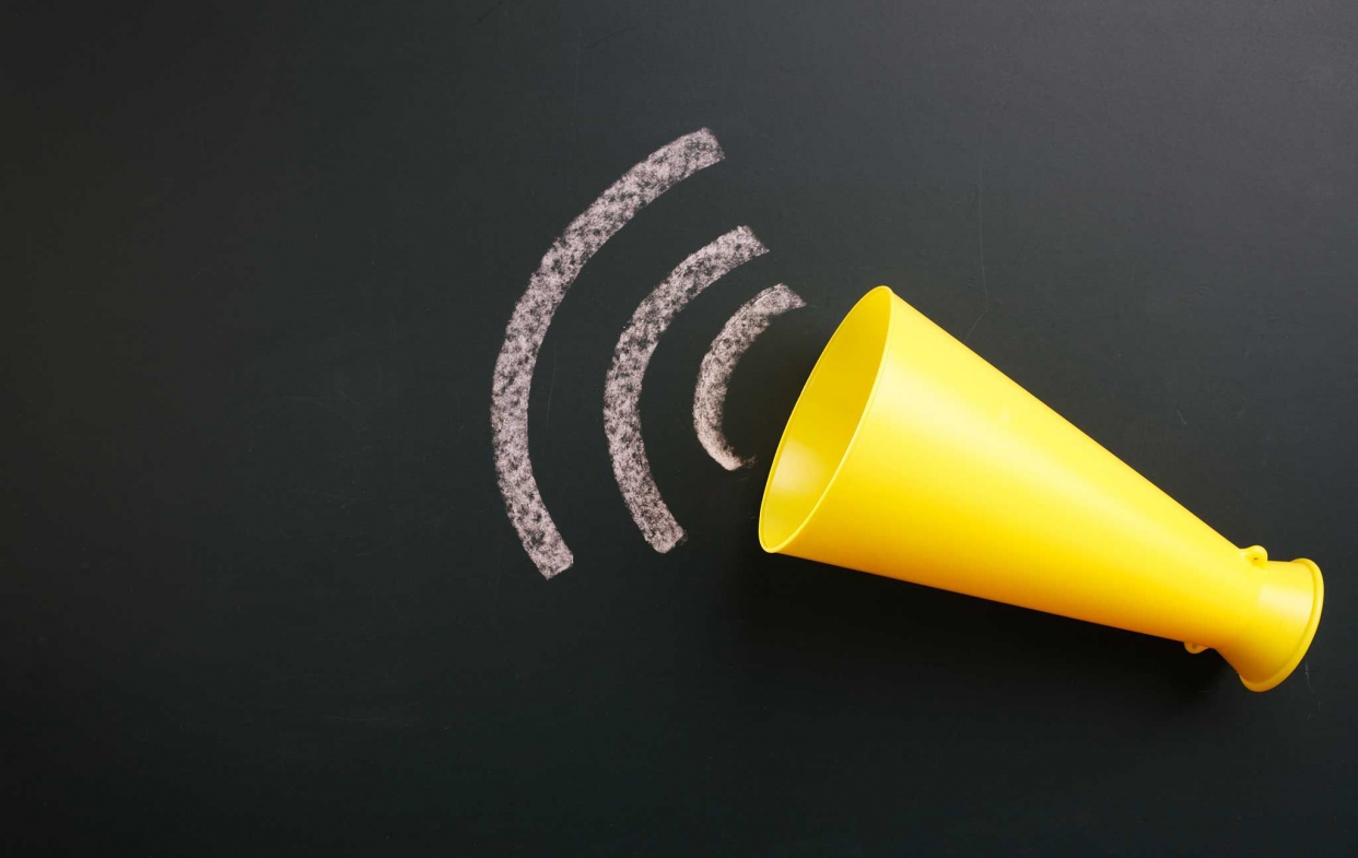 聲音需要依靠介質才能傳遞,像是水波或講話的空氣