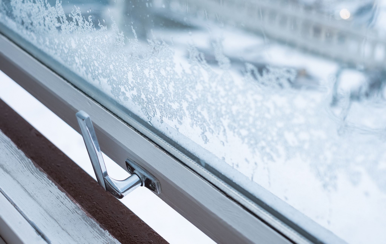 推開氣密窗主要以向外推的方式操作,因其受力方向,氣密程度較好