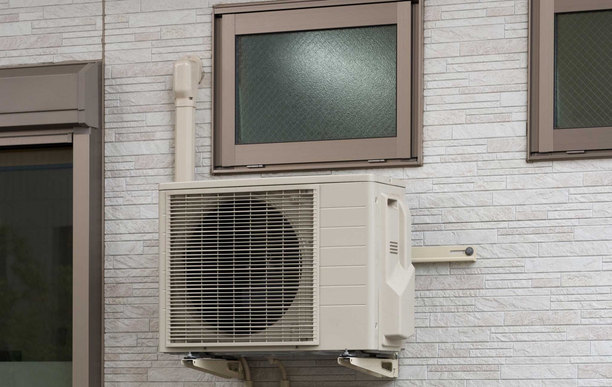 確認窗框的垂直度與水平度