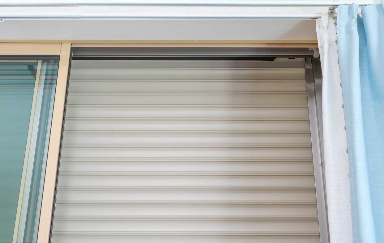 隔音門窗可加裝百葉窗達到加乘的隔音效果。