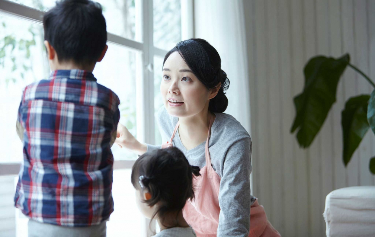 窗戶安全｜陽台或窗台本身設計不要太低，使孩童容易攀爬，導致意外發生。