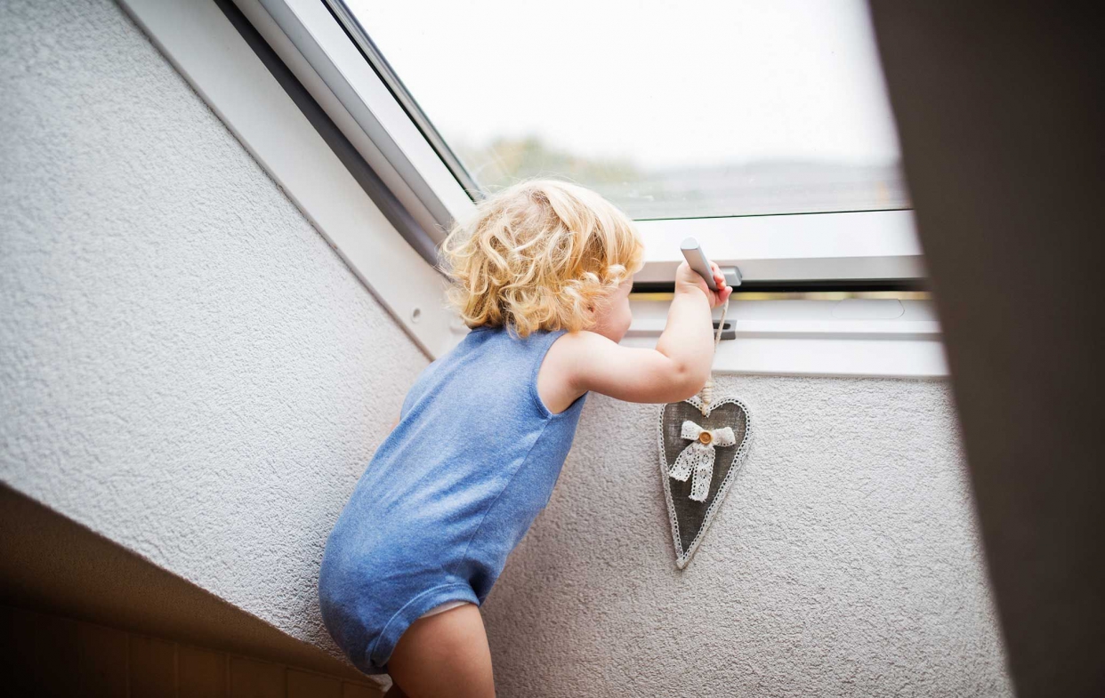 窗戶安全攸關兒童墜樓意外-2。