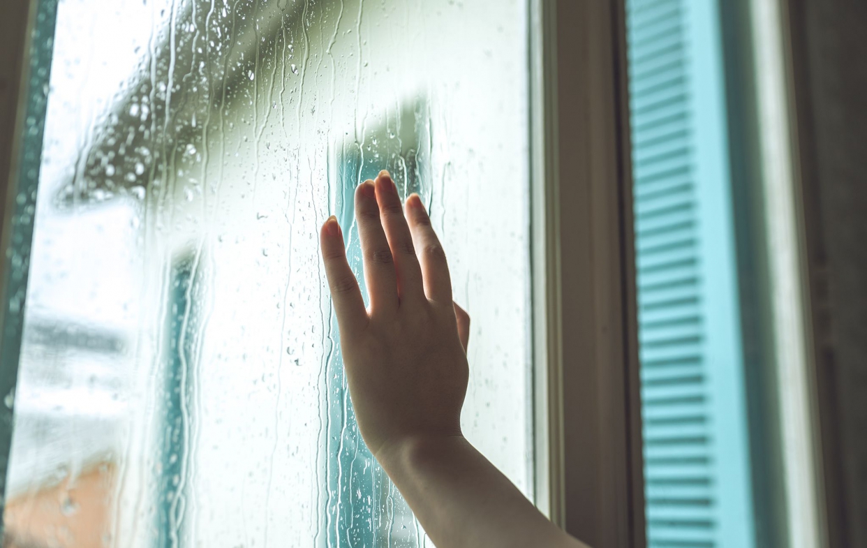 濕式施工先以水泥釘固定