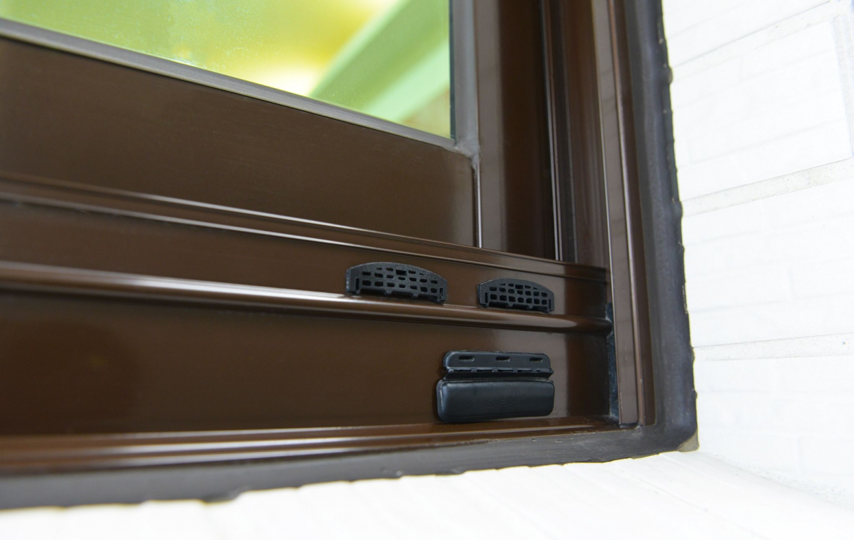 王牌防颱氣密窗-獨家防水五金排水設備-3。