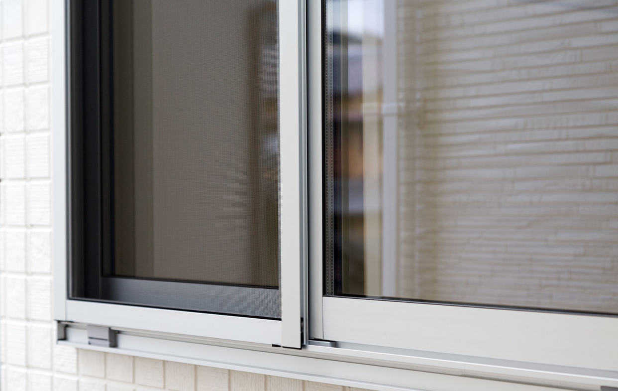 防颱氣密窗注意事項：將紗窗拆下-2。