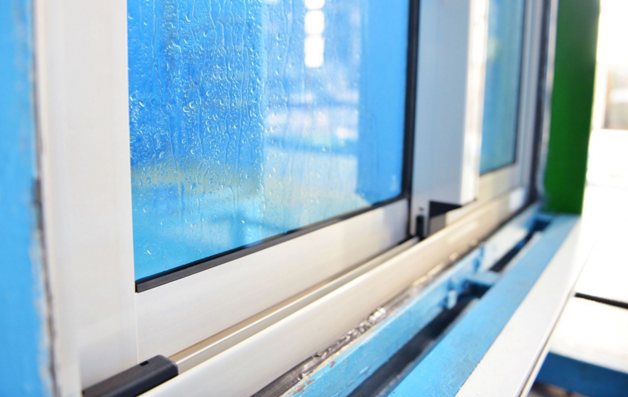 濕式施工先以水泥釘固定