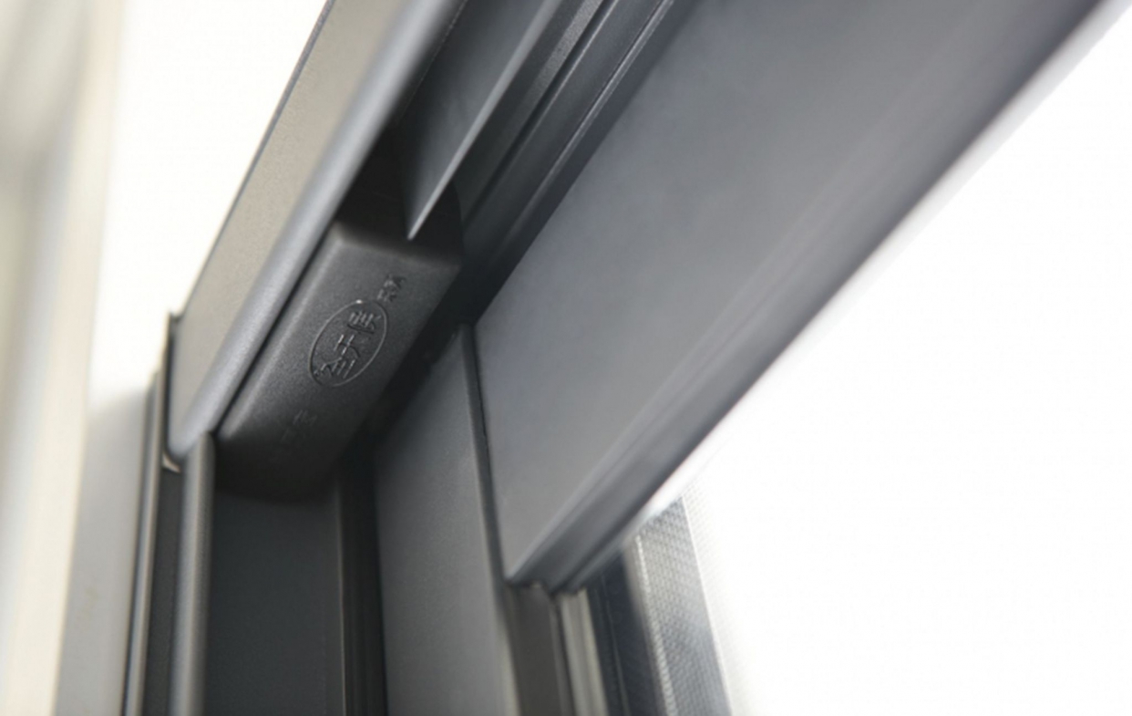 依靠專業師傅技術施工