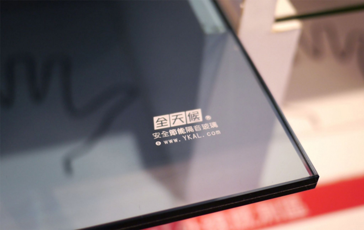 依靠專業師傅技術施工