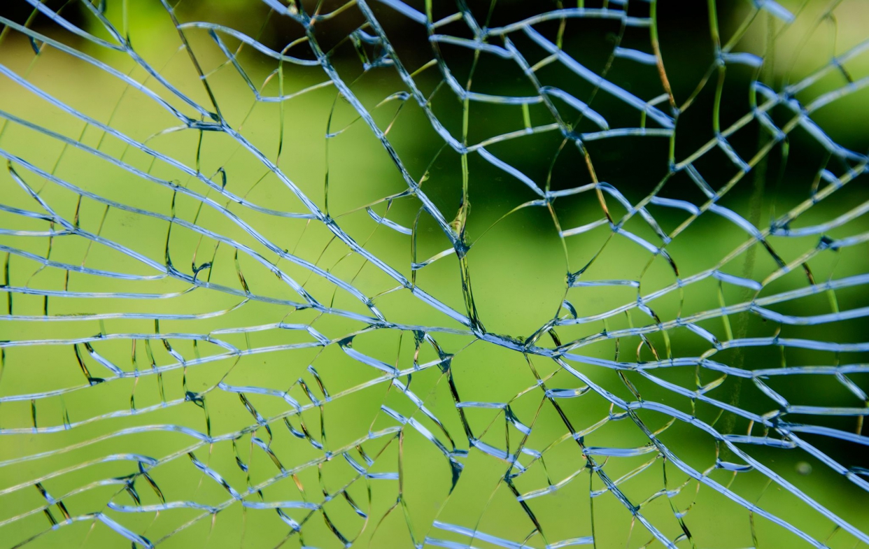 確認窗框的垂直度與水平度