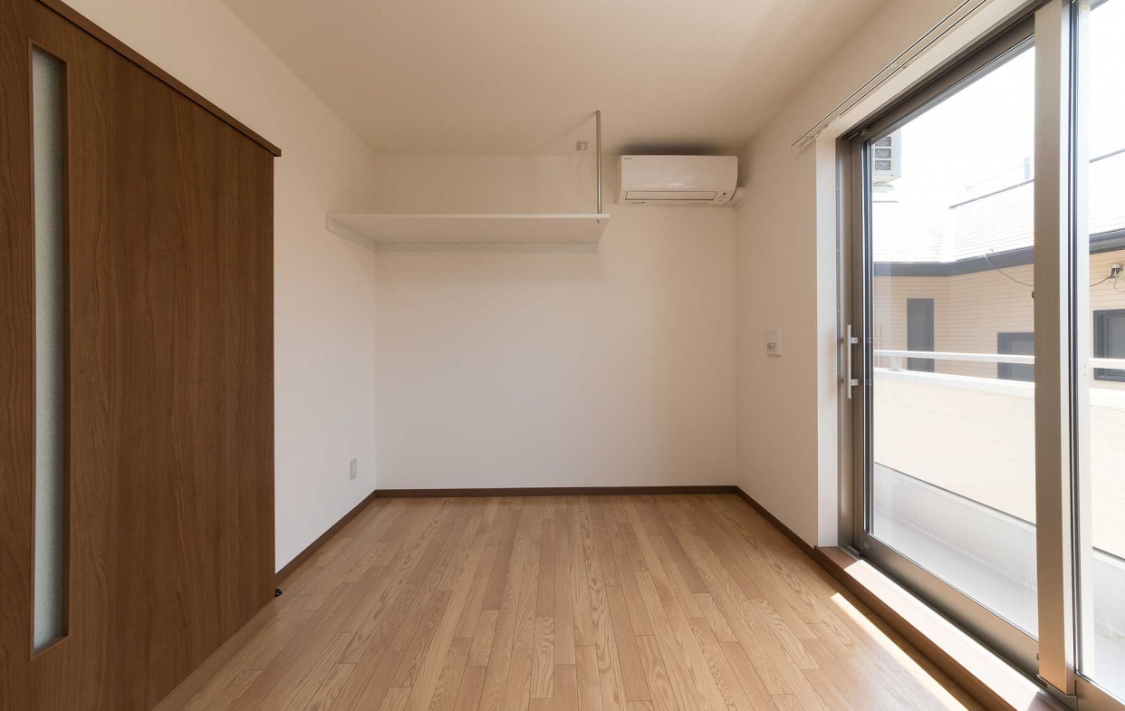 鋁門窗示意圖:陽台門窗。