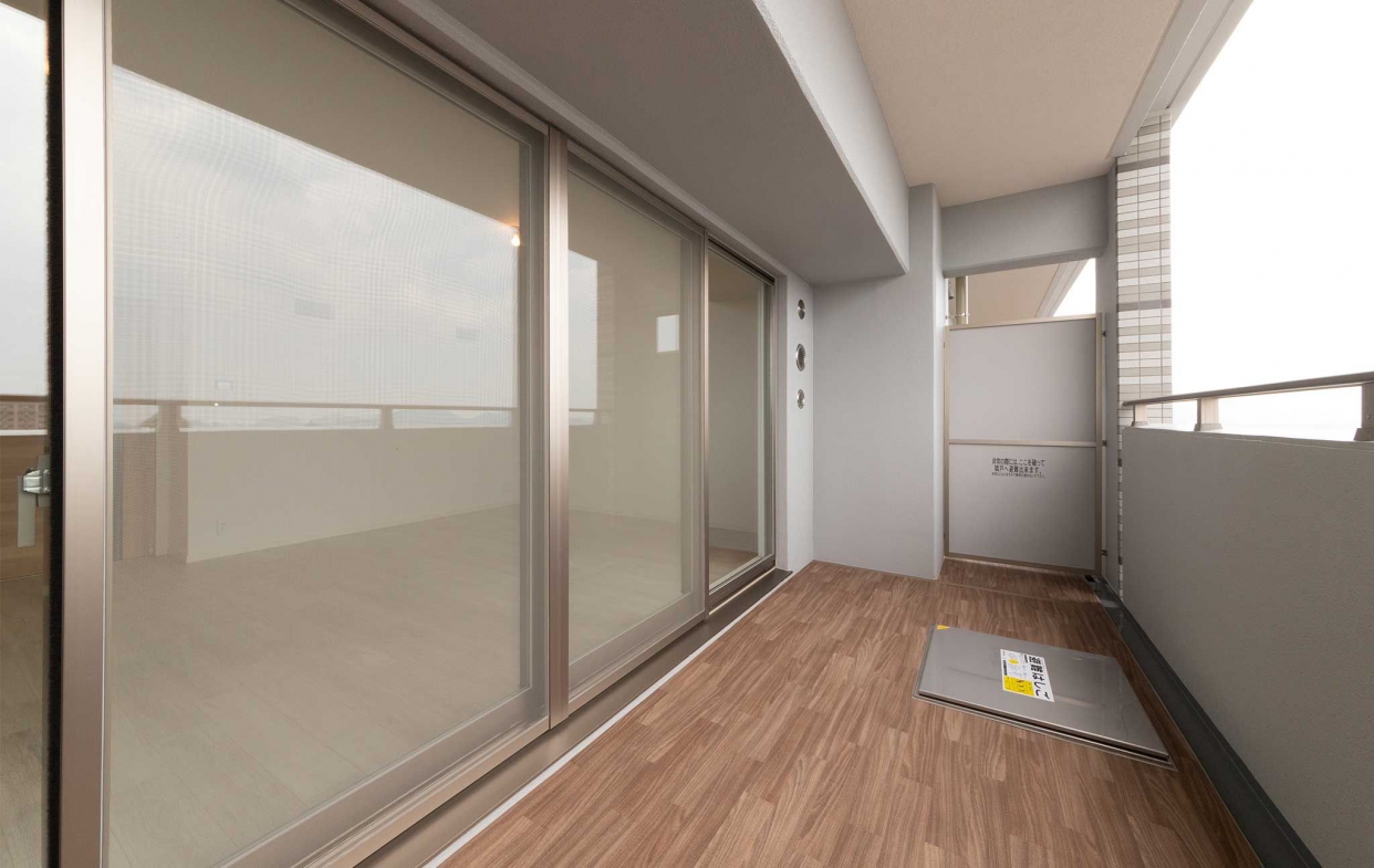 鋁門窗示意圖:陽台型落地窗。