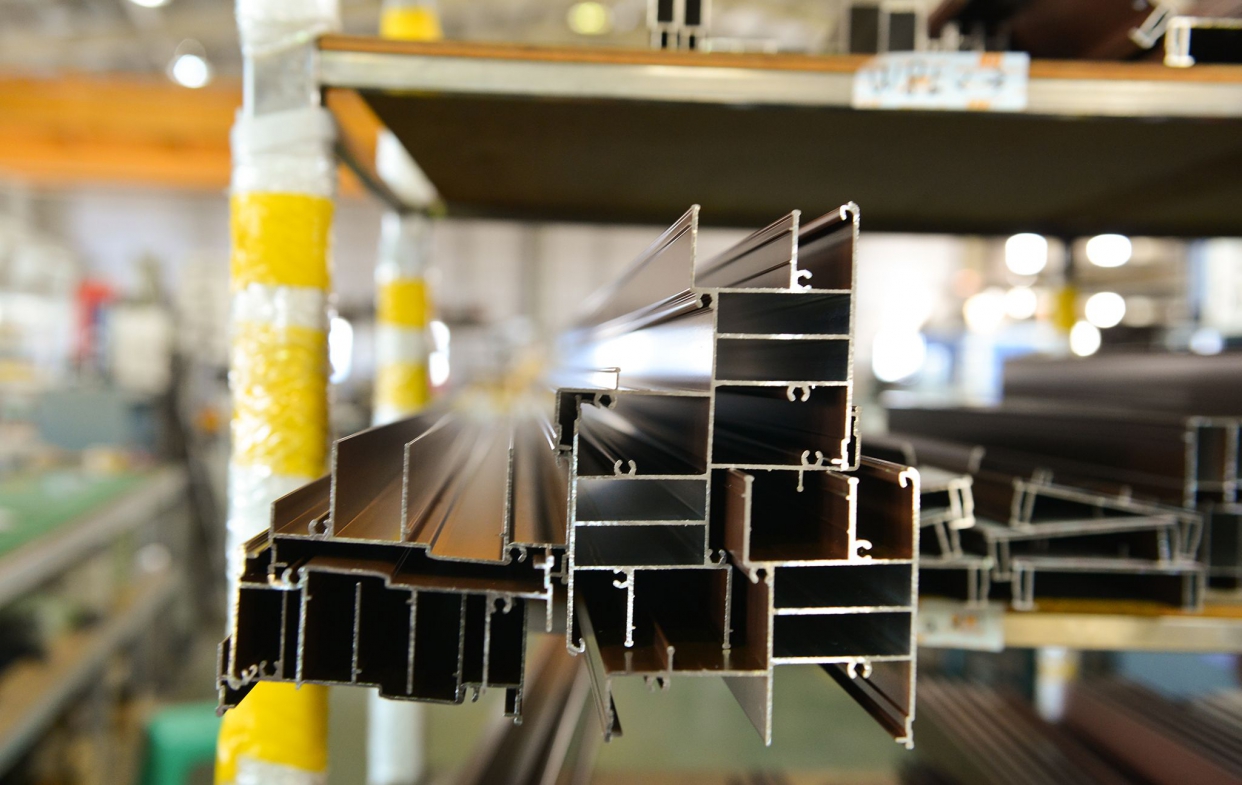 鋁門窗材料介紹:鋁料測試。