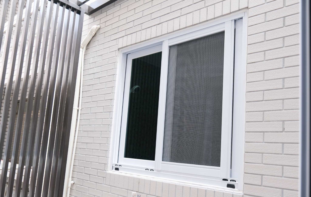 粉體窗戶優點:覆蓋能力好、耐磨、門窗顏色有多種選擇。