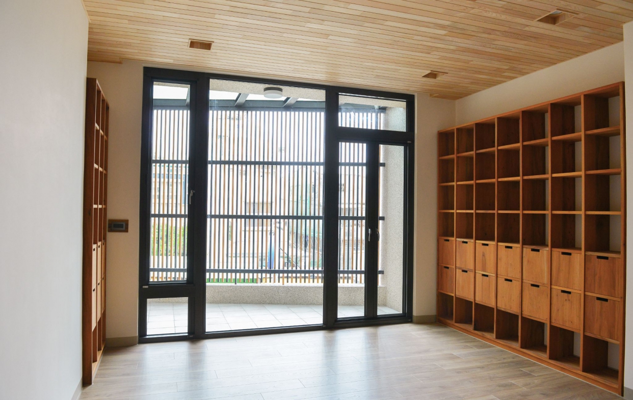 氣密窗推薦-落地窗-客廳