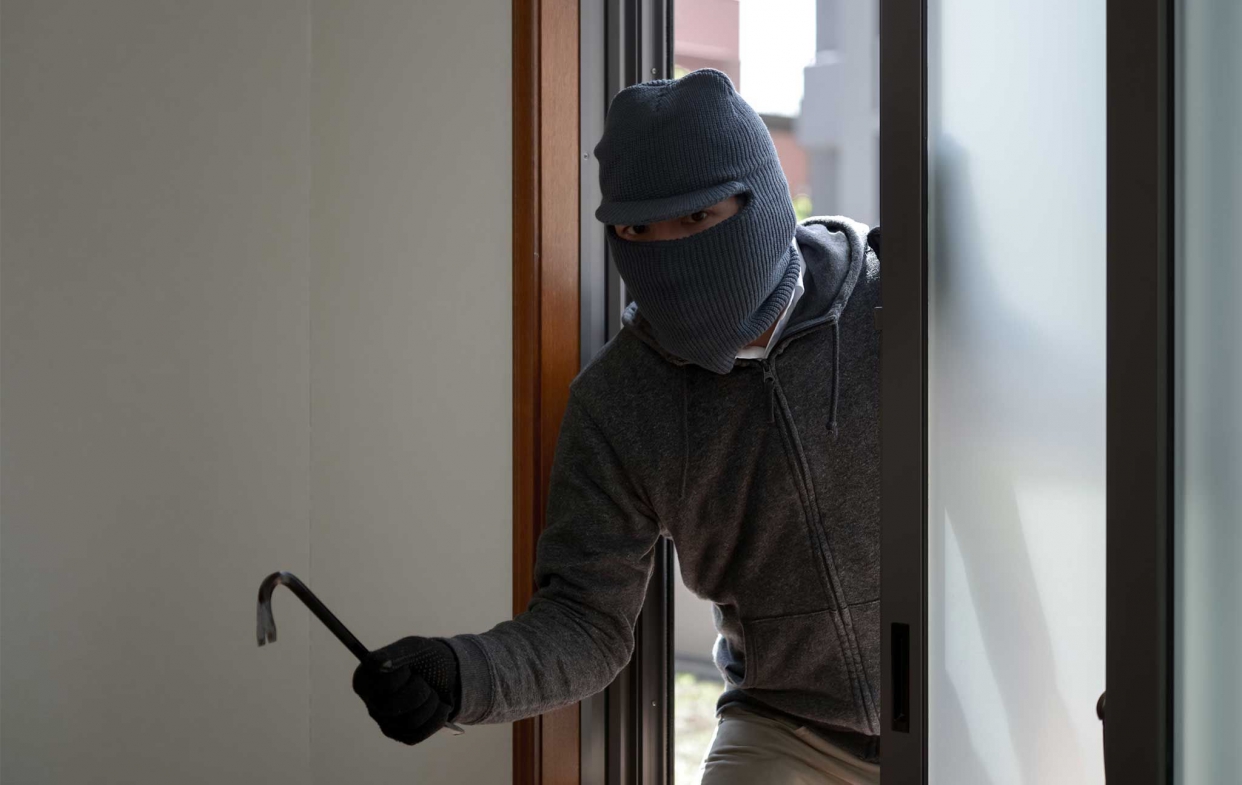 鋁門窗更換、加裝情境：鋁門窗結構整體不夠穩固。