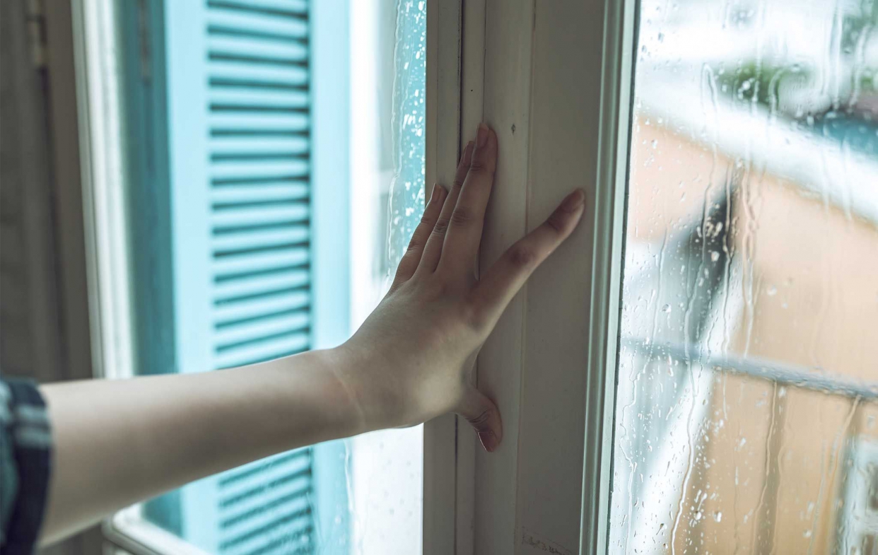 鋁門窗更換、加裝情境：舊型鋁門窗不具備防水、隔音效果。