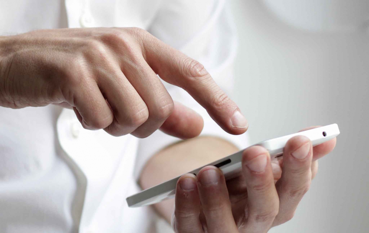 撥打1966長照服務專線