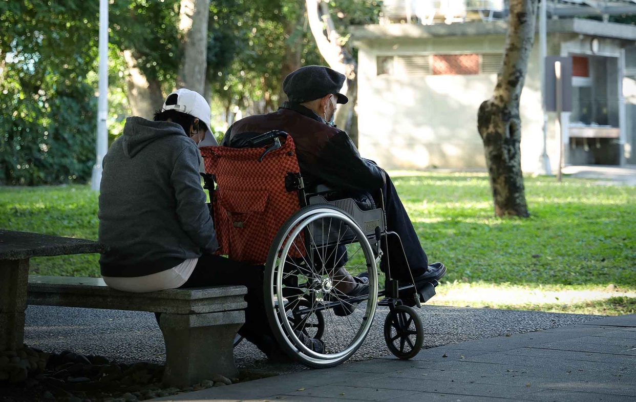 聘用外籍看護也可申請長照服務