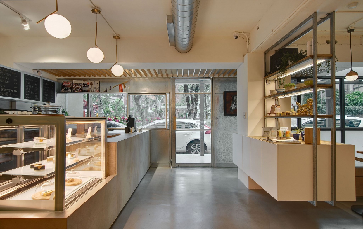 簡潔單純cafe-shop入口處