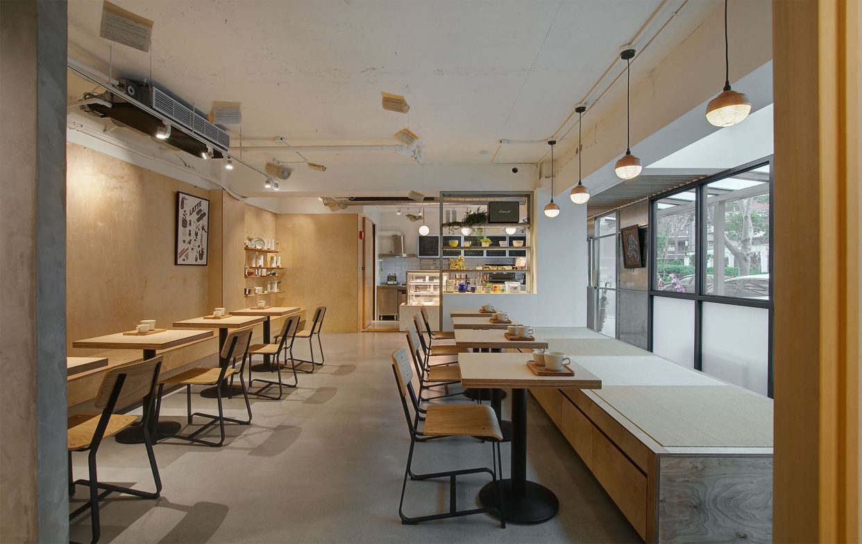 咖啡廳與公園為鄰落地窗視野