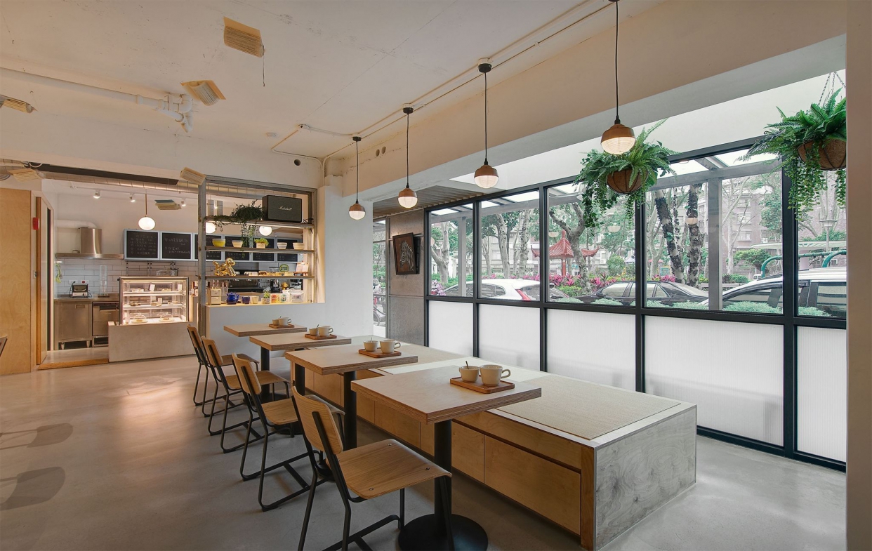 大片落地窗公園綠意的視野一覽無遺