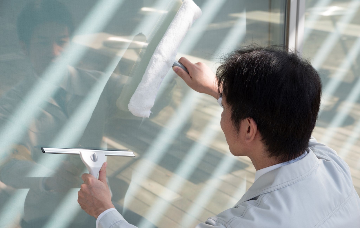 鋁門窗日常保養方法