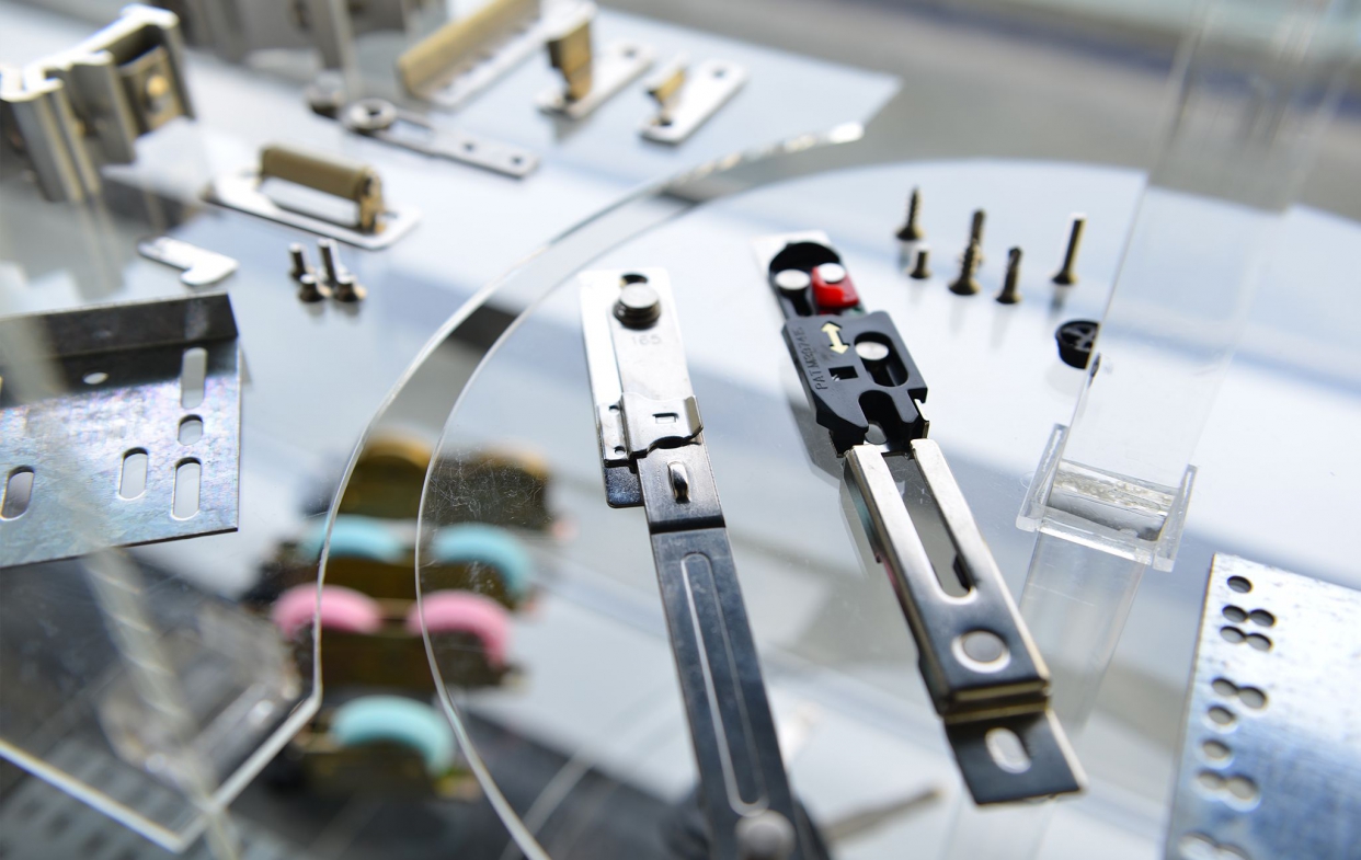 鋁門窗五金會因業者有所差別,特殊五金故障需洽詢原廠商進行處理