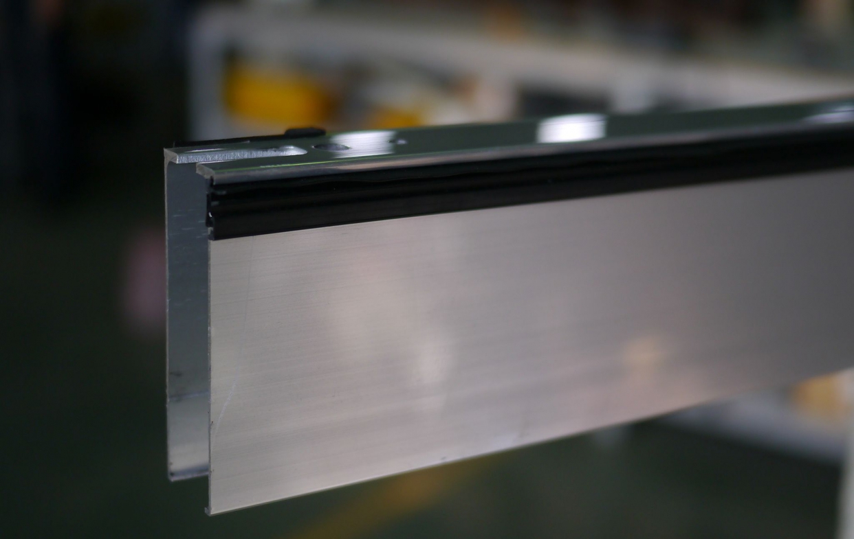 表面為陽極處理的鋁門窗應使用中性清潔劑進行清潔