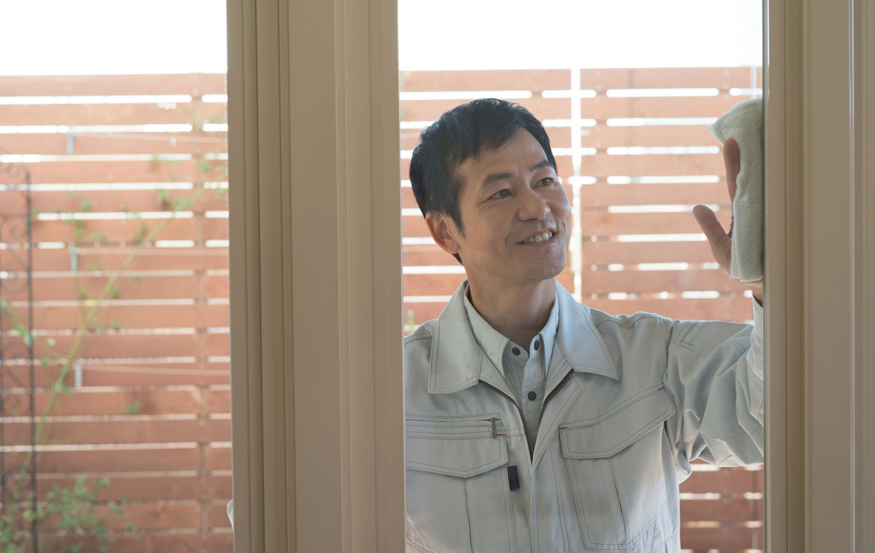 清潔鋁門窗鋁製框架應避免使用含有酸鹼的清潔劑