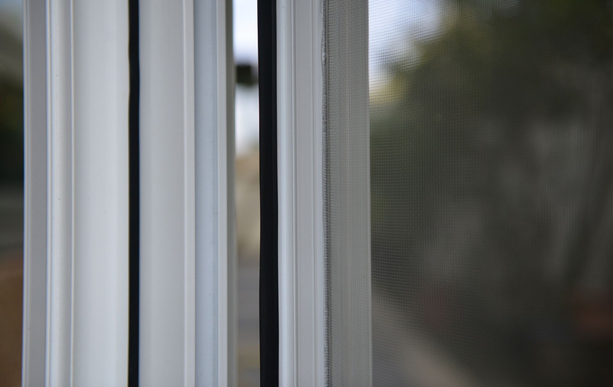 紗窗使用吸塵器清潔更快速