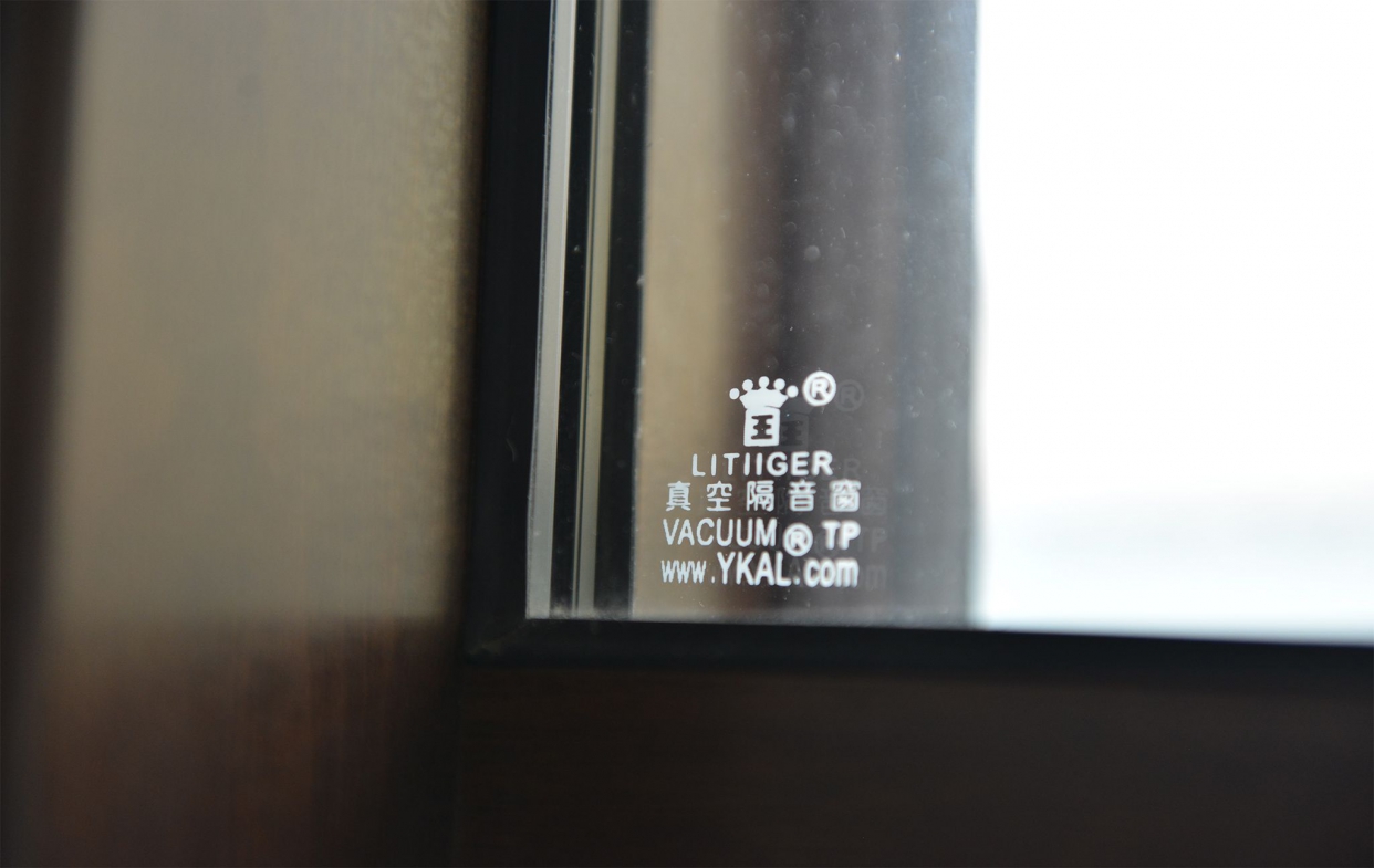 真空隔音窗玻璃